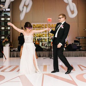 ballons make for a statement dance floor.